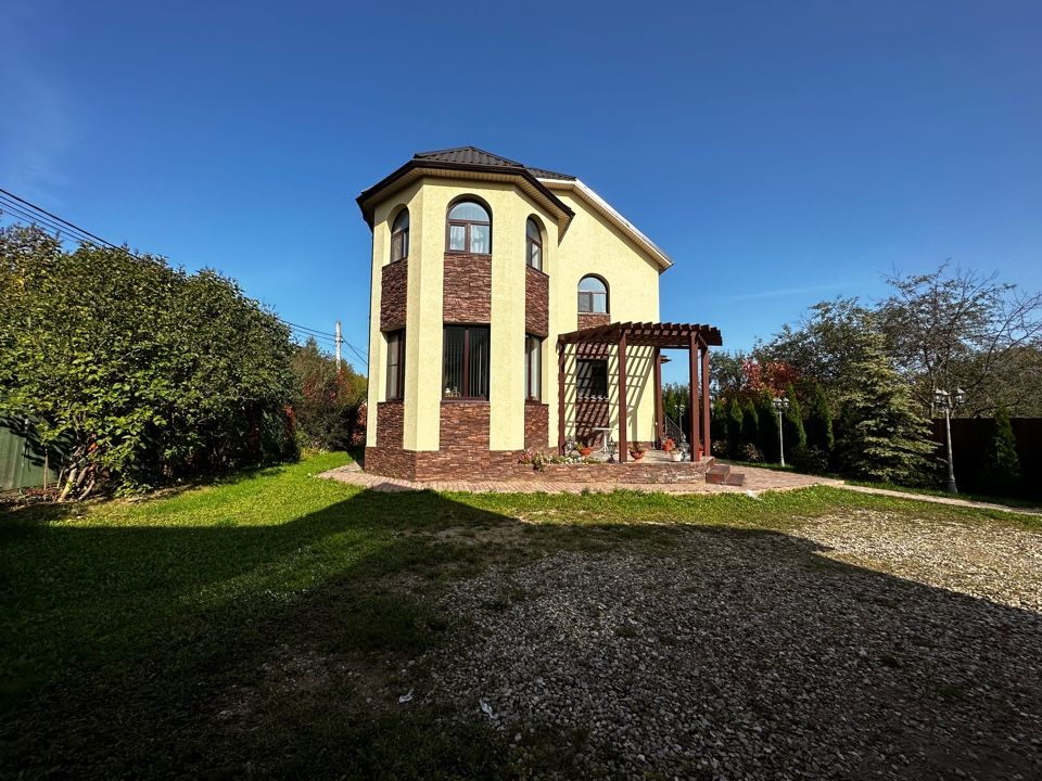 Дом Московская область, Одинцовский городской округ, Звенигород, садовое товарищество Дубки