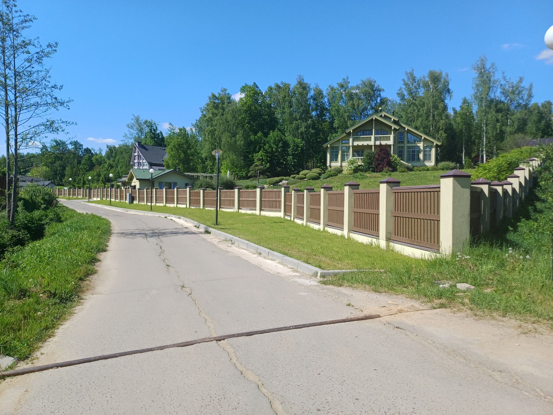 Земли поселения Москва, Троицкий административный округ, Краснопахорский район, коттеджный посёлок Лесное Озеро, 124